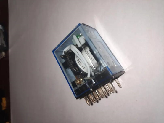 直流24V小型继电器（24VDC线圈）