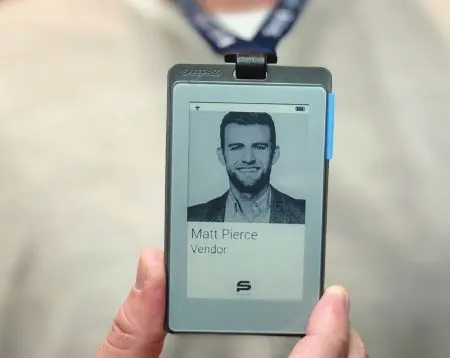 智能徽章参考设计采用蓝牙SoC