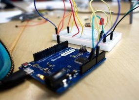面向初学者和工程专业学生的Arduino Uno项目
