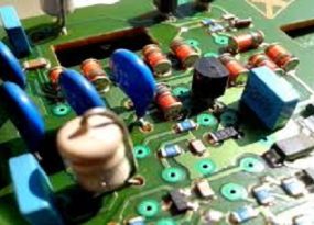 什么是电容器极性：结构及其类型