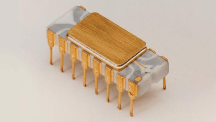 Intel 4004 CPU chip in its first version.