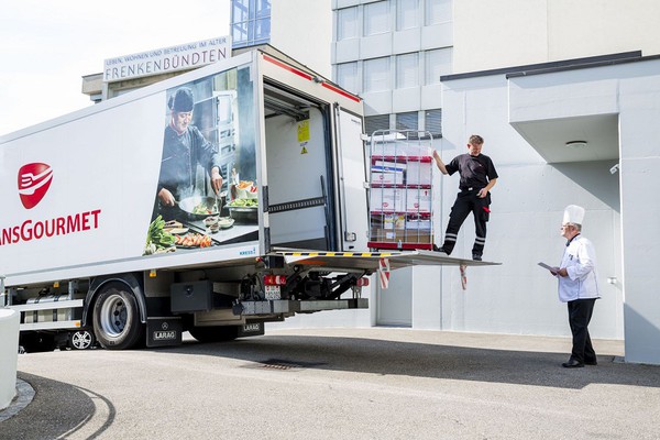 图1 : 企业任务需求不同，系统功能需求也不同，因此现在的车载系统多採客制化设计。（source：Yahoo Finance）